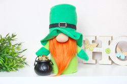 St Patricks gnome / Leprechaun with Pot Gold Coins / Patty Day Decor