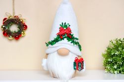 Mistletoe Gnome , Christmas Gnome , Holiday Gnome
