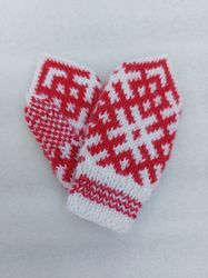 Children's hand-knitted wool mittens are very warm with a pattern