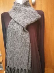 KNITTED SCARF.