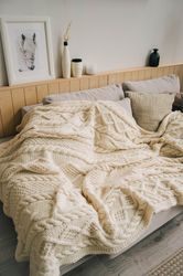 Chunky knit blanket Handmade blanket with braids