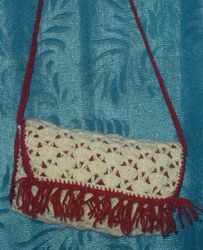 Knitted handbag for girls.