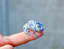 Micro miniature CHAMELEON 1,5", Tiny sky-blue reptile exotic animal, Crochet chameleon for diorama or dollhouse