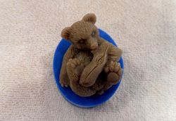 Little bear with a log- silicone mold
