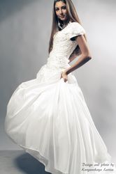 Beautiful 90s stile wedding dress. Ivory synthetic fabric with cristal, sequins and beads. fairytale dress bridal dress