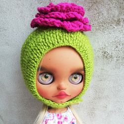 Blythe hat crochet helmet green with pink rose flower for custom blythe halloween outfit blythe doll clothes cute hat