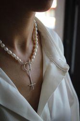 Pearl necklace with venus symbol