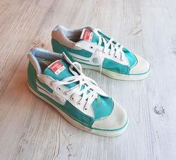 Green white mens sneakers vintage China sport shoes