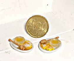 Dollhouse miniature 1:12 Plate with honey and honeycomb