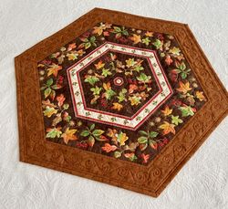 FALL QUILTED TABLE TOPPER WITH LEAVES, BROWN TADLE DECOR, Table runner in the shape of a hexagon, Entryway table decor