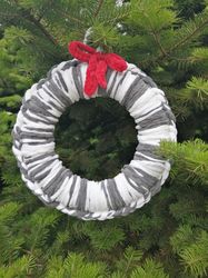 chunky Christmas Wreath, cozy plush yarn wreath