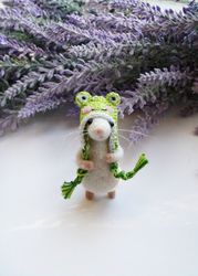 Needle felted mouse in a frog hat