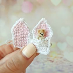 jointed micro teddy bear with crochet house, 0,5 inch teddy bear, crocet miniature, dollhouse accessories.