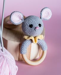 baby rattle mouse, crochet rattle mouse, first baby toy, wooden rattle animals, crochet and wooden ring