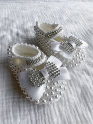 Lux booties embroidered with imitation pearl