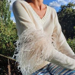 Elegant sweater with ostrich feathers, from merino wool, cashmere and viscose