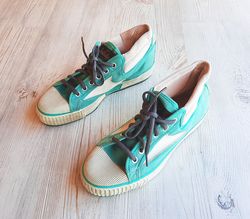 Green white vintage China volleyball sneakers - rubber retro sport shoes size 40 Russia, size 8.5 USA