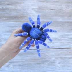 Blue tarantula spider replica brooch Wool realistic fake spider Halloween creepy horror decor Wool animal replica