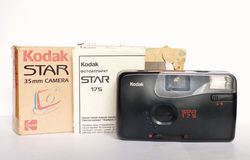 Kodak Star 175 point&shoot film camera 35mm with box and manual