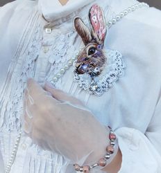 Embroidered brooch bunny "Lace collar". With a vintage pendant, the lugs bend in different directions.