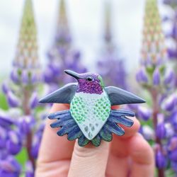 Anna's hummingbird stretching its wings, bird brooch
