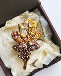 Oak leaf jewelry brooch, oak leaf pin.