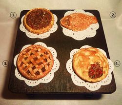 Dollhouse miniature 1:12 pie, meat pie and pastries