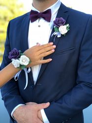 Purple corsage and boutonniere set. Prom corsage and boutonniere set. Purple wedding boutonniere. Bridesmaid corsage.