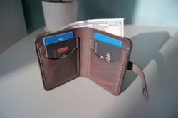 Leather bifold wallet with pocket for ID