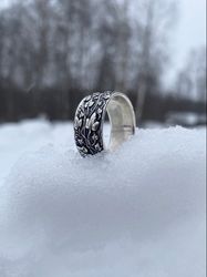 Poison ivy ring. Silver ring 925 silver ring with floral ornament