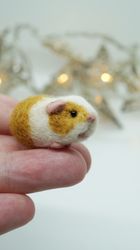 Tiny needle felted guinea pig, bicolor guinea pig, miniature pet portrait figurine