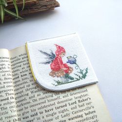 Cute corner bookmark with elf on mushroom, fairy mushroom bookmark personalized, embroidered reader gift
