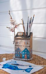 A wooden house, a brush stand,a vase is an excellent and eco-friendly gift made of floating wood, driftwood,marine style