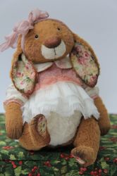 Pattern of a rabbit Mia and his clothes. PDF file Height 17cm (6 in). Teddy sewing