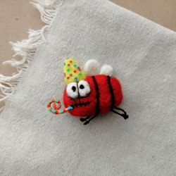 Red jewerly Bee brooch Red Brooch for daughter Bee Brooch Pin Small felted bumble bee Small bee brooch Baby brooch