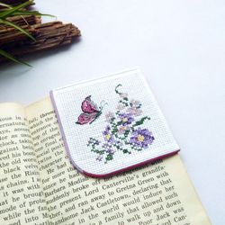 Personalized bookmark with flowers and butterfly, Hand embroidered gift for mom