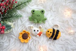 outfit brooch pin set of 4, handmade frog brooch mothers day gift ideas, bee brooch Valentines Day gift women brooch