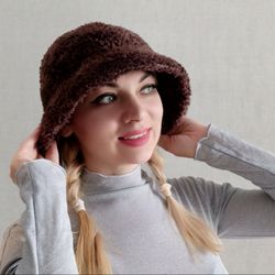 Fuzzy bucket hat for women - bucket hat crochet - warm brown winter hat - gift for her - handmade - velur hat - fluffy