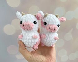 Crochet cow plush. Squishmallow stuff animal. Cute keychain cow.