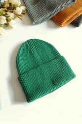 Knitted hat with lapel in emerald green