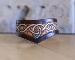 Blue bracelet for Elven cosplay. Celtic bracelet with Celtic Knot. Celtic wedding accessory.