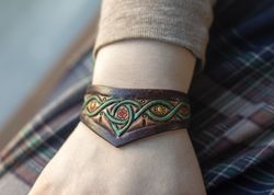Forestcore women's jewelry. Leather bracelet for fairy cosplay clothing. Forest witch bracelet for woodland wedding.