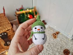 Amigurumi Mini snowman crochet pattern. Amigurumi keychain pattern. Christmas Snowman crochet pattern