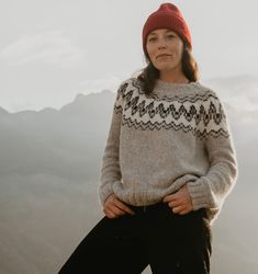 Grey Iceland wool hand knit sweater