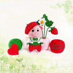 Piggy Strawberry Toy, Little pink pig, Amigurumi Soft Pig, Little souvenir pig, Crochet Toy Miniature Piggy