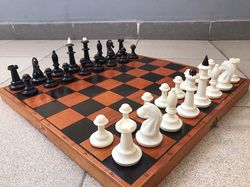 Medium size Soviet chess set: carbolite chess pieces white black & wooden folding chessboard