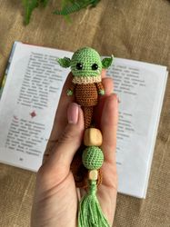 Crochet PATTERN bookmark Yoda