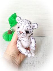 Stuffed snow leopard. Kawaii toy snow leopard. Knitted doll snow leopard. Small toy wild animal. Pocket toy snow leopard