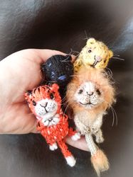Knitted brooch animal. Set 4 wild cats brooch. Knitted accessories badge clothing. Pins brooch small wild africans cats.
