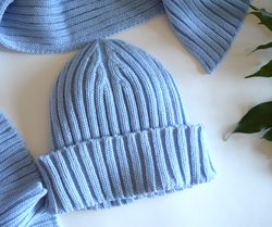 Blue knitted hat with lapel